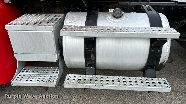 image for item DS0791 2008 Peterbilt  386 semi truck