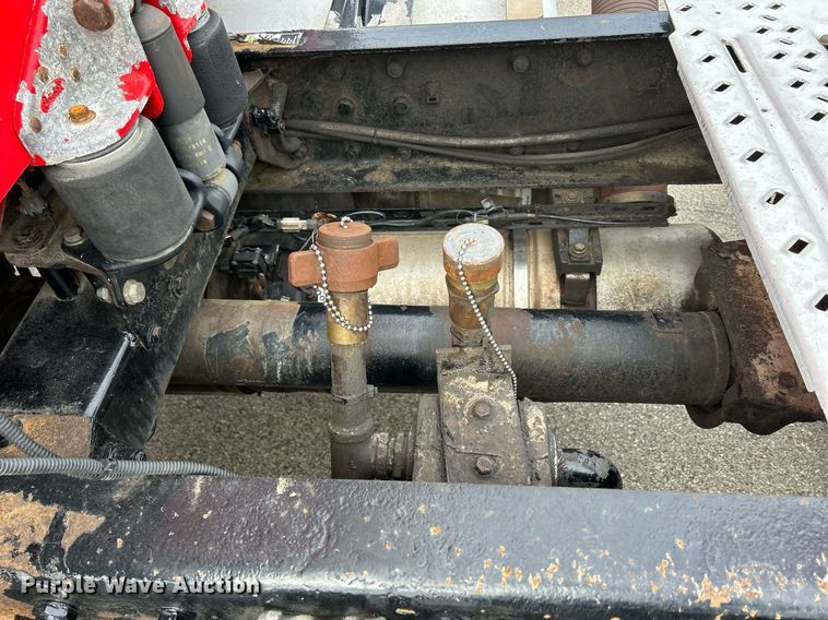 image for item DS0791 2008 Peterbilt  386 semi truck