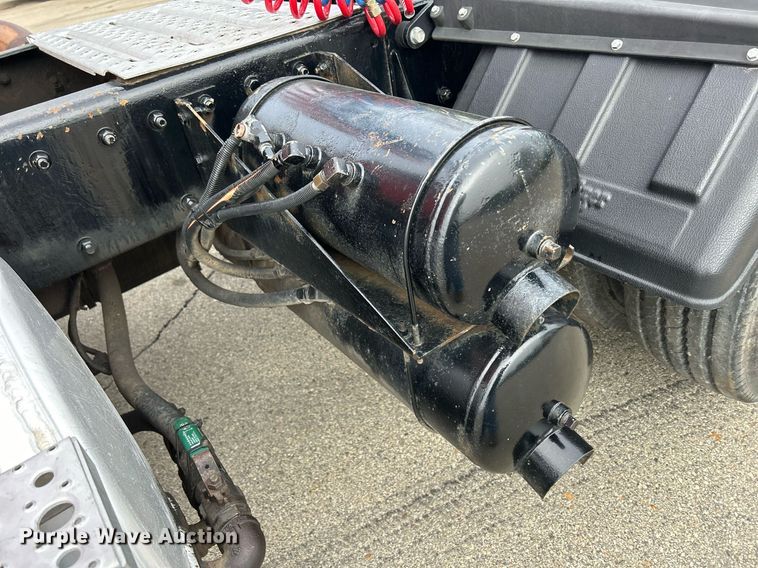 image for item DS0791 2008 Peterbilt  386 semi truck