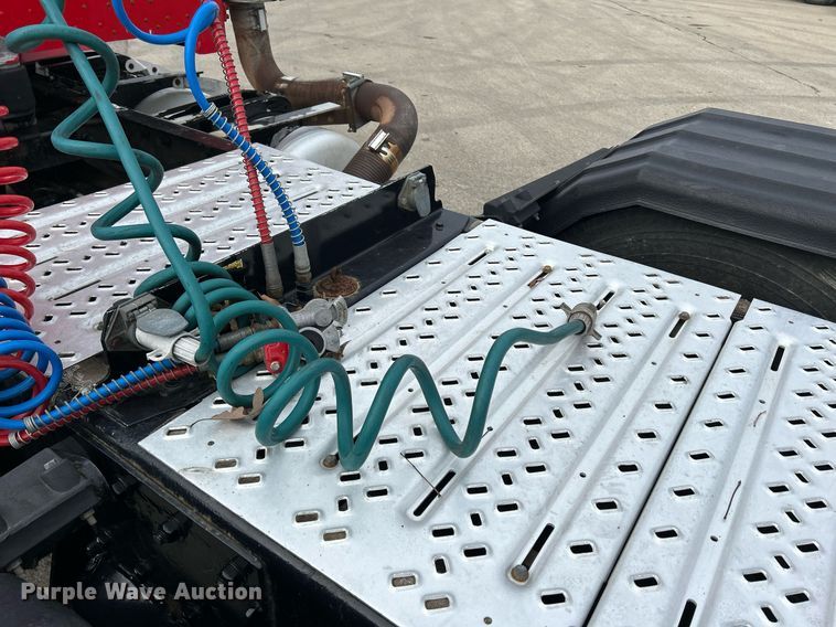 image for item DS0791 2008 Peterbilt  386 semi truck