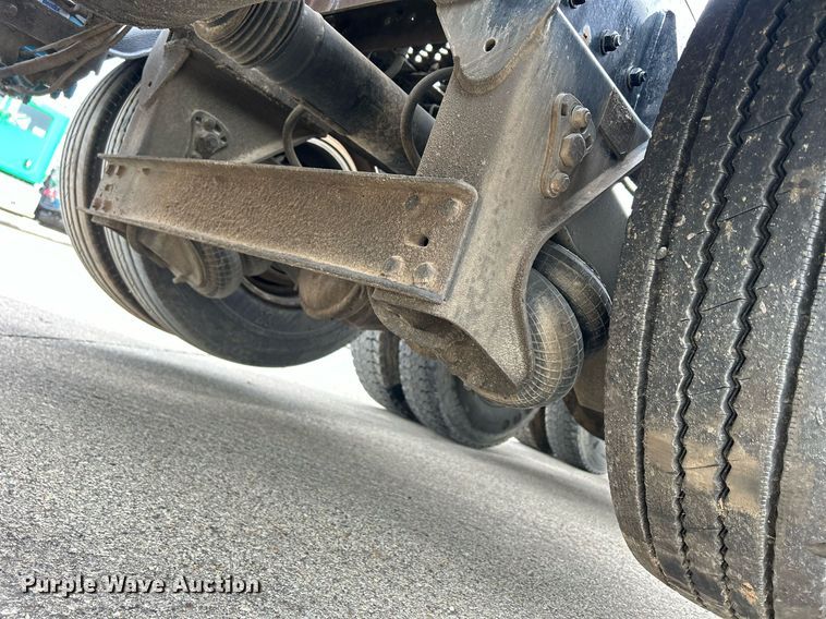 image for item DS0791 2008 Peterbilt  386 semi truck