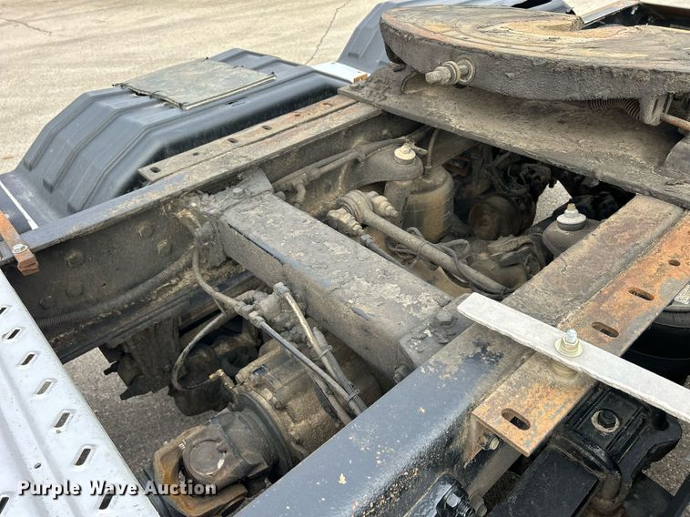 image for item DS0791 2008 Peterbilt  386 semi truck