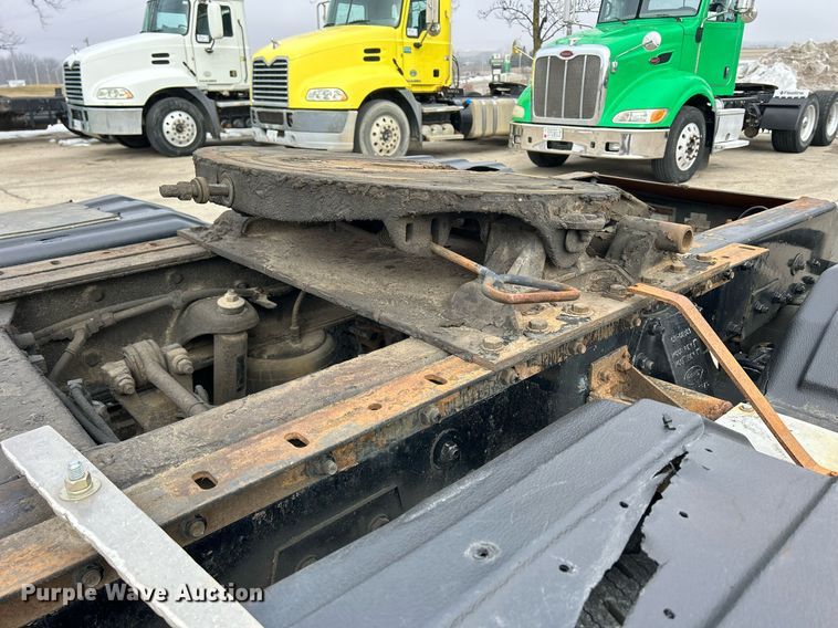 image for item DS0791 2008 Peterbilt  386 semi truck