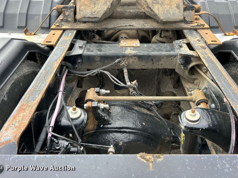 image for item DS0791 2008 Peterbilt  386 semi truck