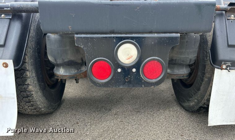 image for item DS0791 2008 Peterbilt  386 semi truck