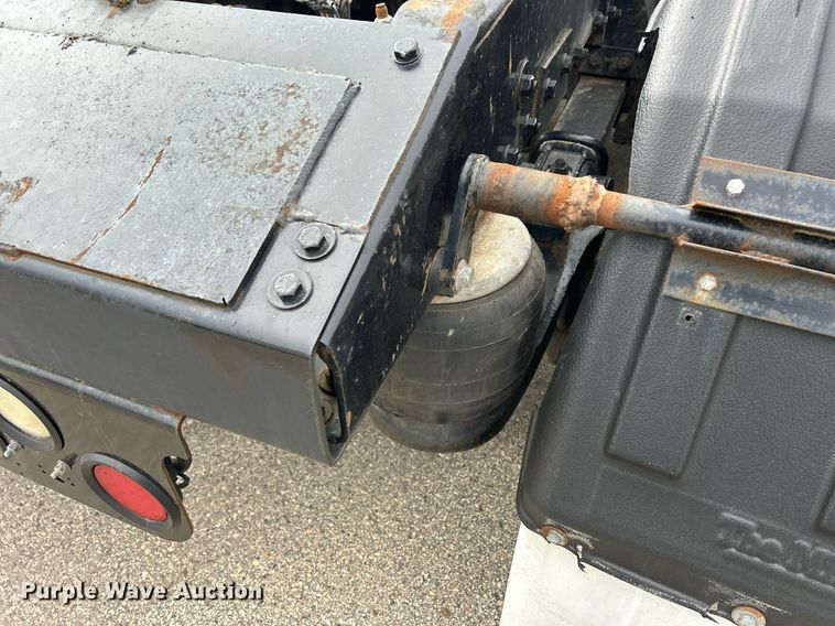 image for item DS0791 2008 Peterbilt  386 semi truck