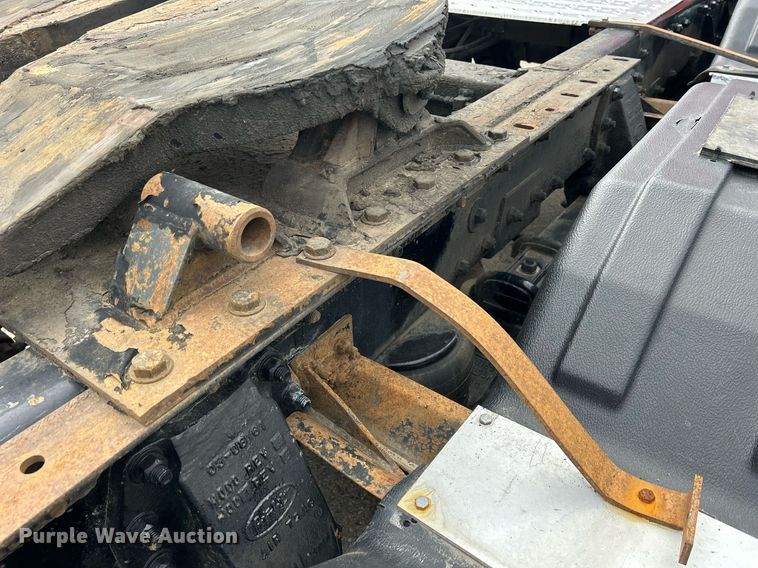 image for item DS0791 2008 Peterbilt  386 semi truck