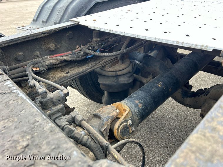 image for item DS0791 2008 Peterbilt  386 semi truck