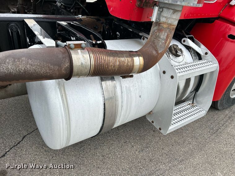 image for item DS0791 2008 Peterbilt  386 semi truck