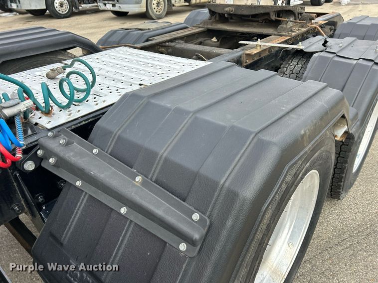 image for item DS0791 2008 Peterbilt  386 semi truck