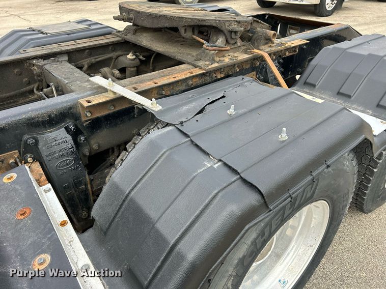 image for item DS0791 2008 Peterbilt  386 semi truck