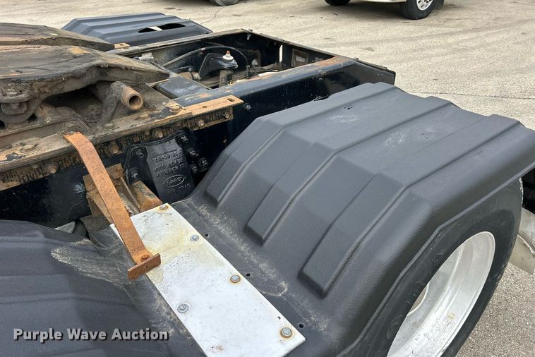 image for item DS0791 2008 Peterbilt  386 semi truck