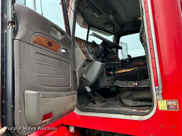image for item DS0791 2008 Peterbilt  386 semi truck