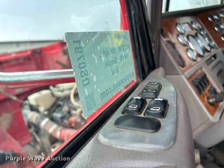 image for item DS0791 2008 Peterbilt  386 semi truck