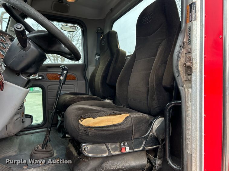 image for item DS0791 2008 Peterbilt  386 semi truck