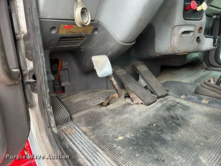 image for item DS0791 2008 Peterbilt  386 semi truck