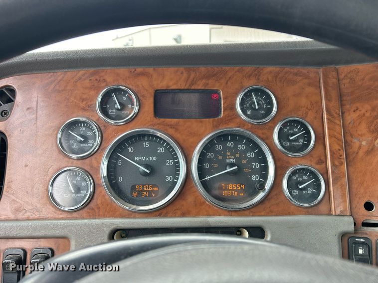 image for item DS0791 2008 Peterbilt  386 semi truck