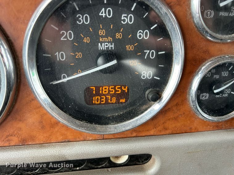 image for item DS0791 2008 Peterbilt  386 semi truck