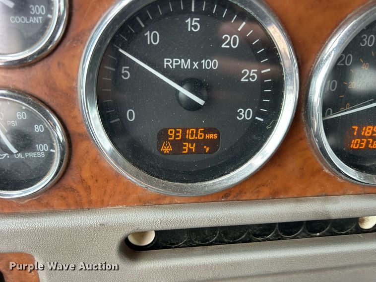 image for item DS0791 2008 Peterbilt  386 semi truck