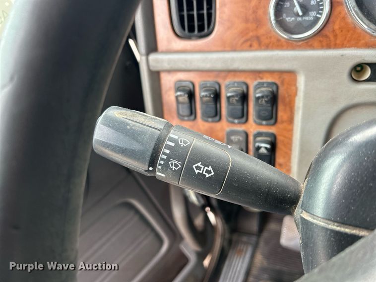 image for item DS0791 2008 Peterbilt  386 semi truck