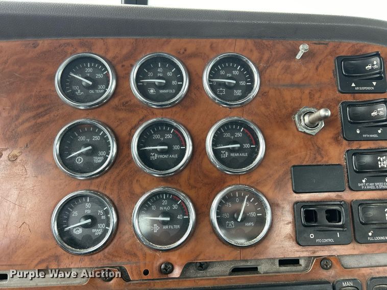 image for item DS0791 2008 Peterbilt  386 semi truck