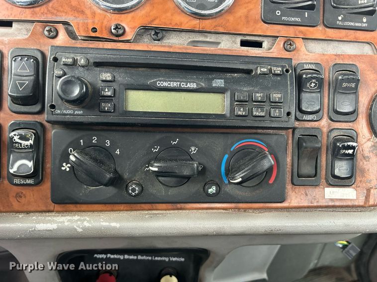 image for item DS0791 2008 Peterbilt  386 semi truck