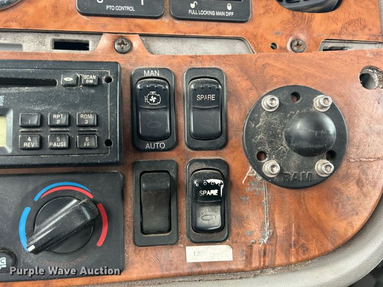 image for item DS0791 2008 Peterbilt  386 semi truck