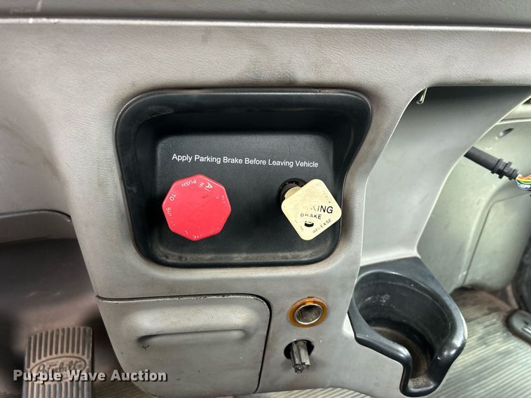 image for item DS0791 2008 Peterbilt  386 semi truck