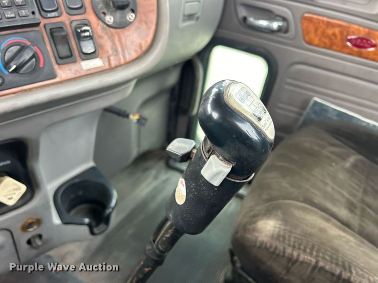 image for item DS0791 2008 Peterbilt  386 semi truck