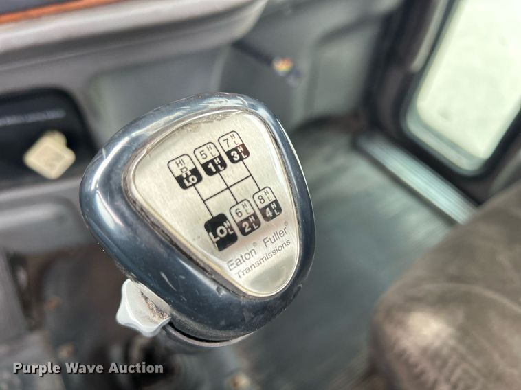 image for item DS0791 2008 Peterbilt  386 semi truck