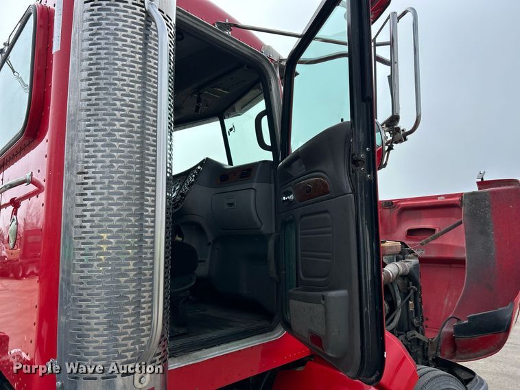 image for item DS0791 2008 Peterbilt  386 semi truck