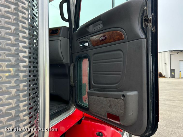 image for item DS0791 2008 Peterbilt  386 semi truck