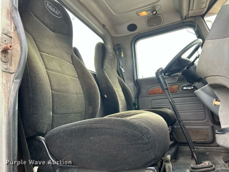 image for item DS0791 2008 Peterbilt  386 semi truck