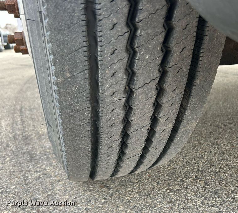 image for item DS0791 2008 Peterbilt  386 semi truck