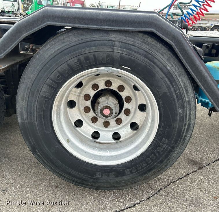 image for item DS0791 2008 Peterbilt  386 semi truck