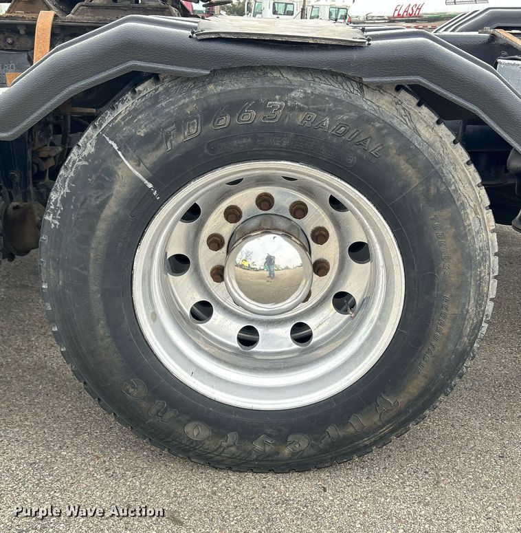 image for item DS0791 2008 Peterbilt  386 semi truck