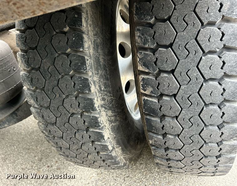 image for item DS0791 2008 Peterbilt  386 semi truck