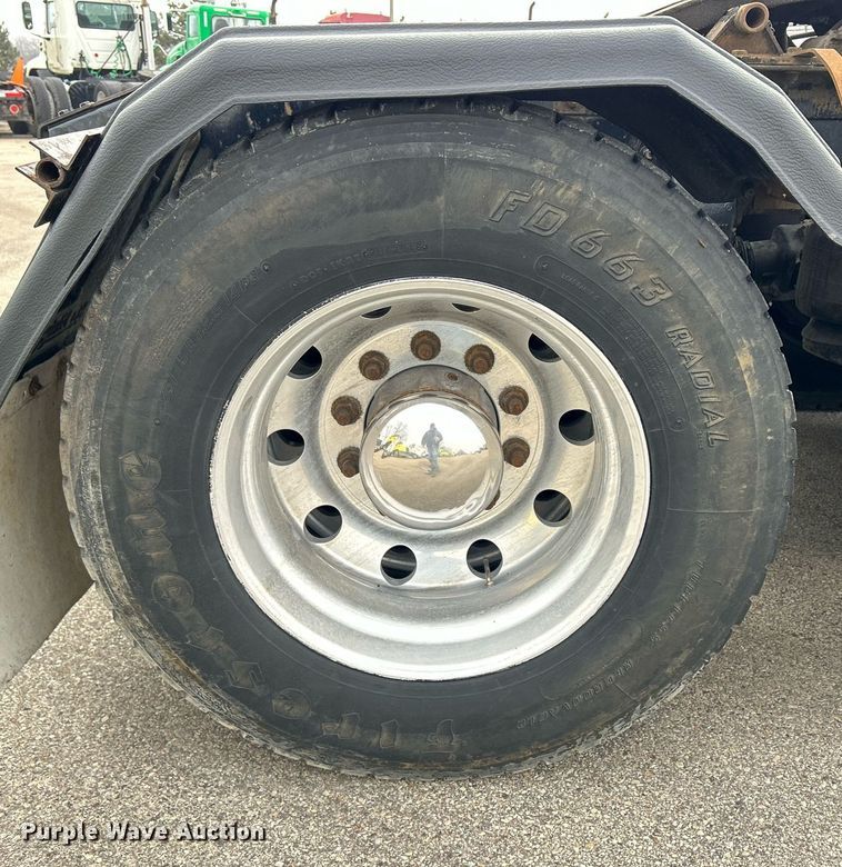 image for item DS0791 2008 Peterbilt  386 semi truck