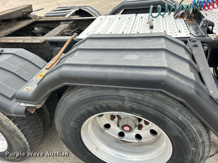 image for item DS0791 2008 Peterbilt  386 semi truck