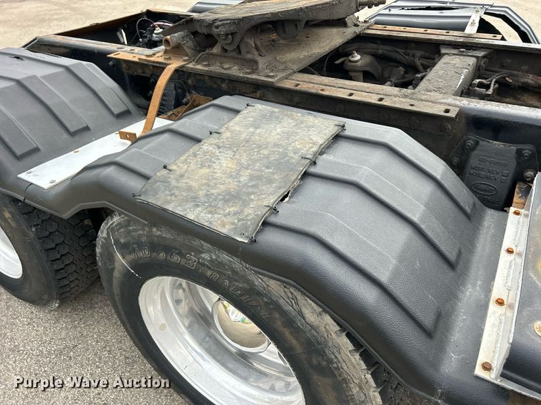 image for item DS0791 2008 Peterbilt  386 semi truck