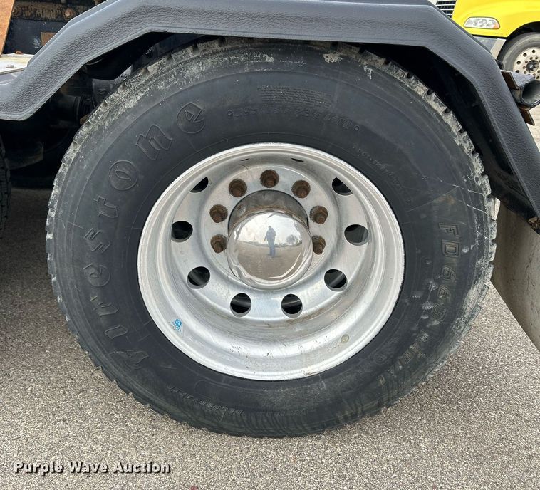 image for item DS0791 2008 Peterbilt  386 semi truck