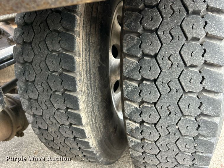 image for item DS0791 2008 Peterbilt  386 semi truck