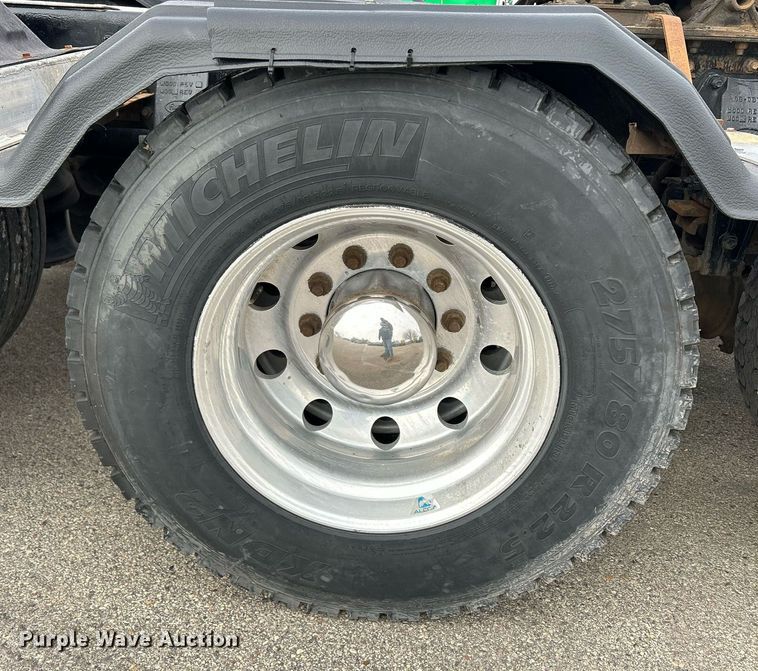 image for item DS0791 2008 Peterbilt  386 semi truck