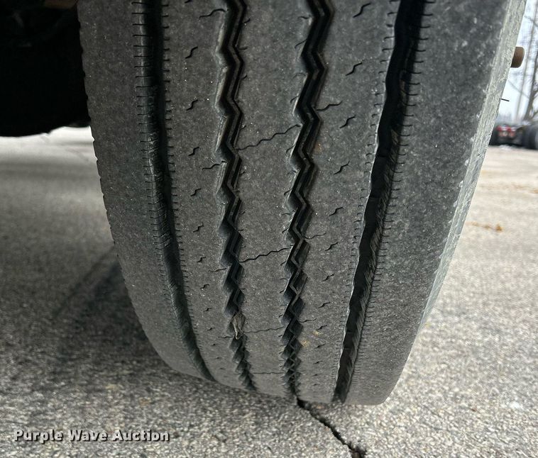 image for item DS0791 2008 Peterbilt  386 semi truck