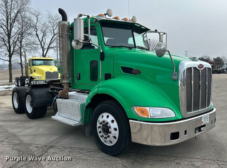 image for item DS0792 2012 Peterbilt  384 semi truck