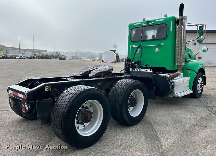image for item DS0792 2012 Peterbilt  384 semi truck