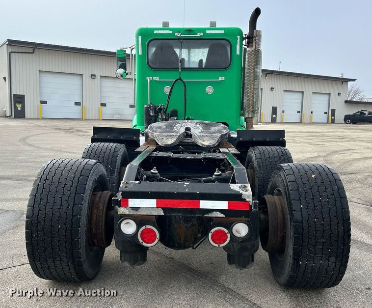 image for item DS0792 2012 Peterbilt  384 semi truck