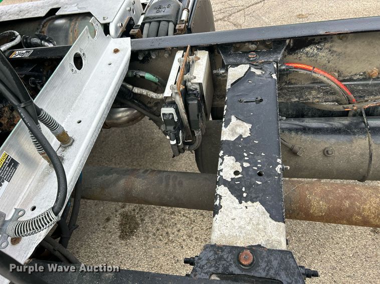 image for item DS0792 2012 Peterbilt  384 semi truck