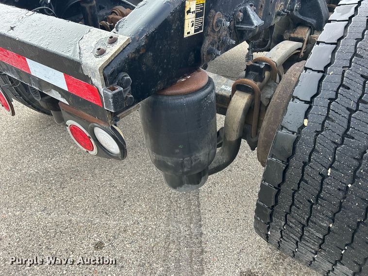 image for item DS0792 2012 Peterbilt  384 semi truck