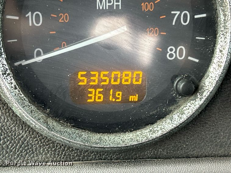 image for item DS0792 2012 Peterbilt  384 semi truck